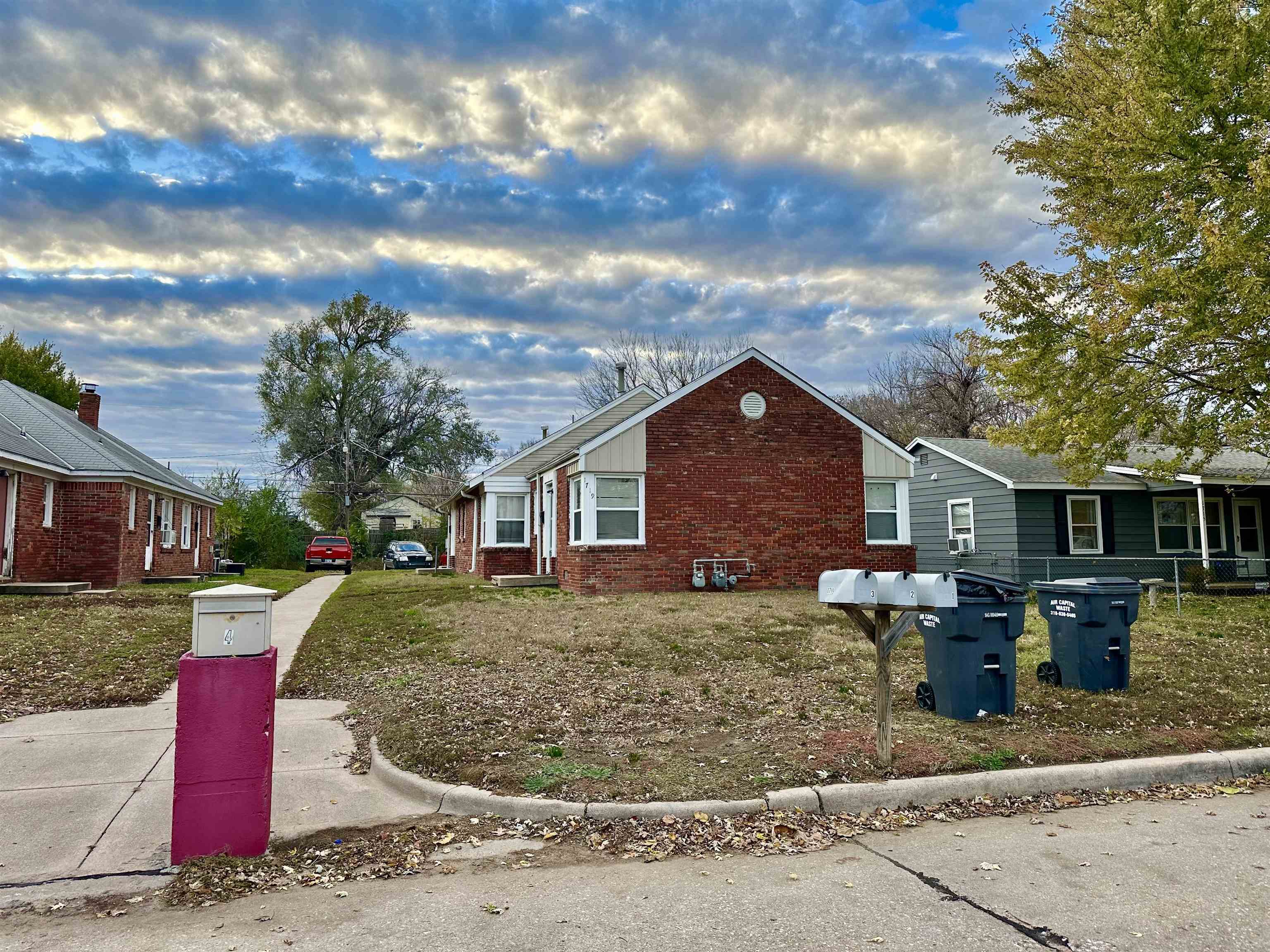 Property Photo:  1719 S Glenn St  KS 67213 