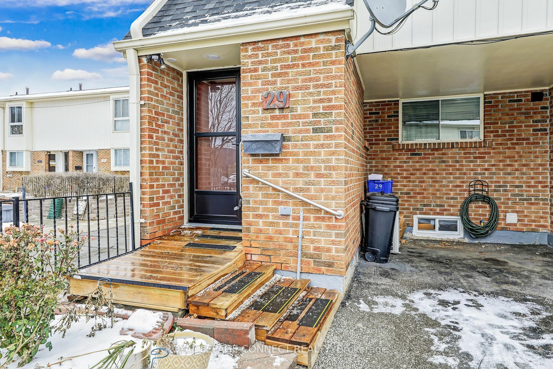 Property Photo:  2451 Bridletowne Circ 29  ON M1W 2Y4 