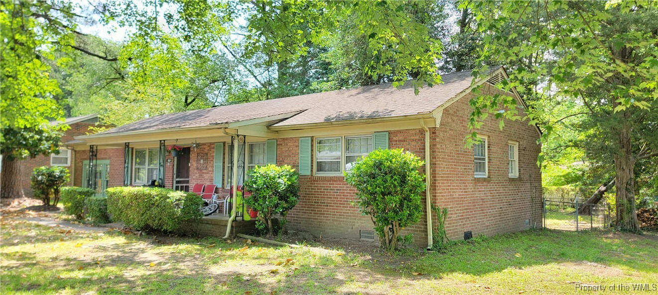 Property Photo: 110 Brookwood Drive VA 23185