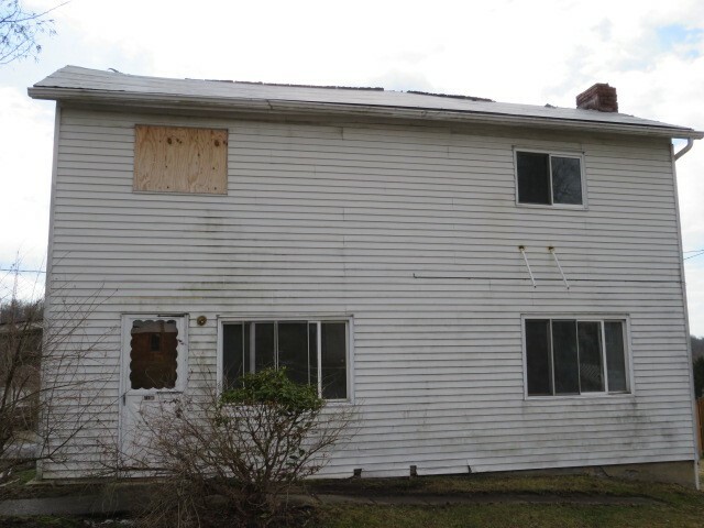Property Photo: 1106 Circle Dr PA 15642
