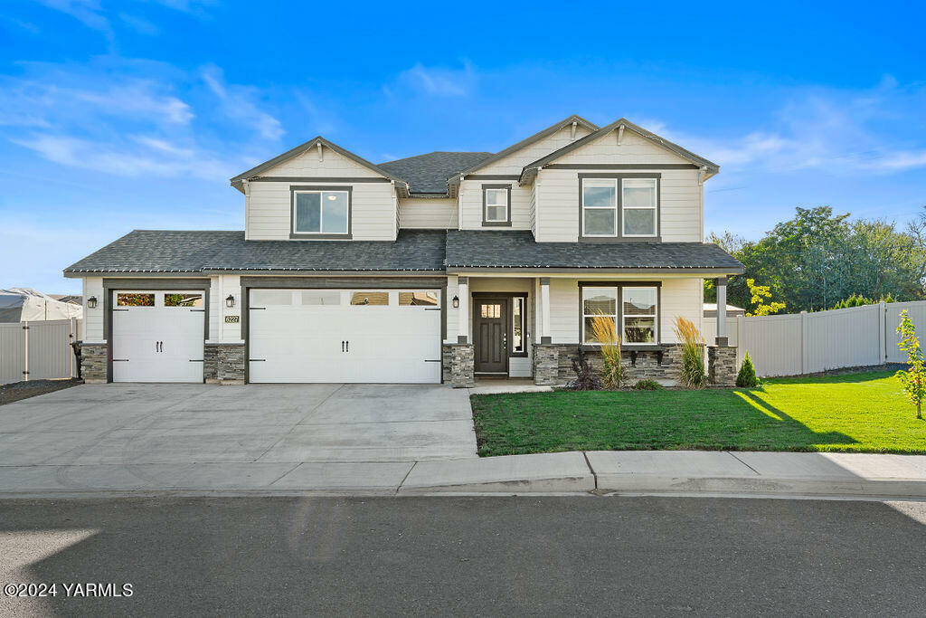 Property Photo:  6227 Cottonwood Lp  WA 98903 