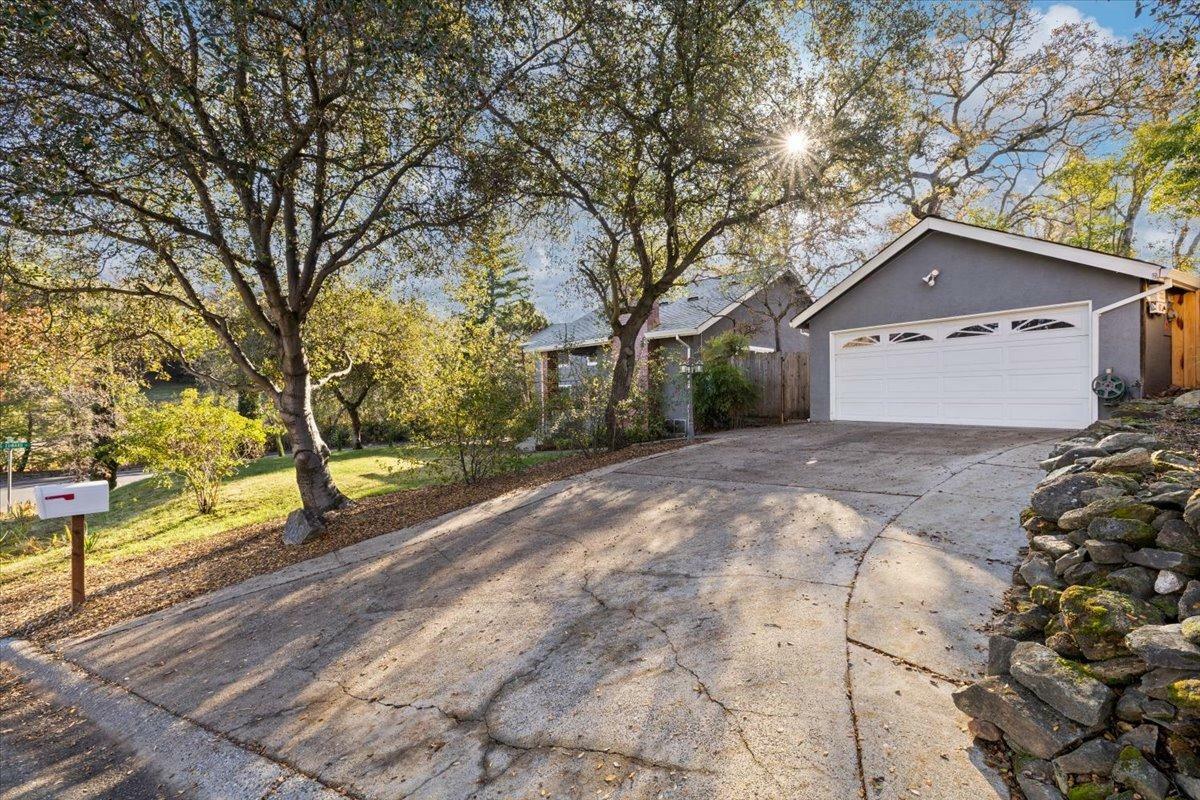 Property Photo:  988 King John Way  CA 95762 