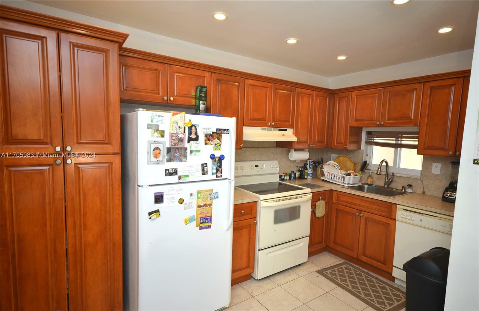 Property Photo:  371 S Hollybrook Dr 310  FL 33025 