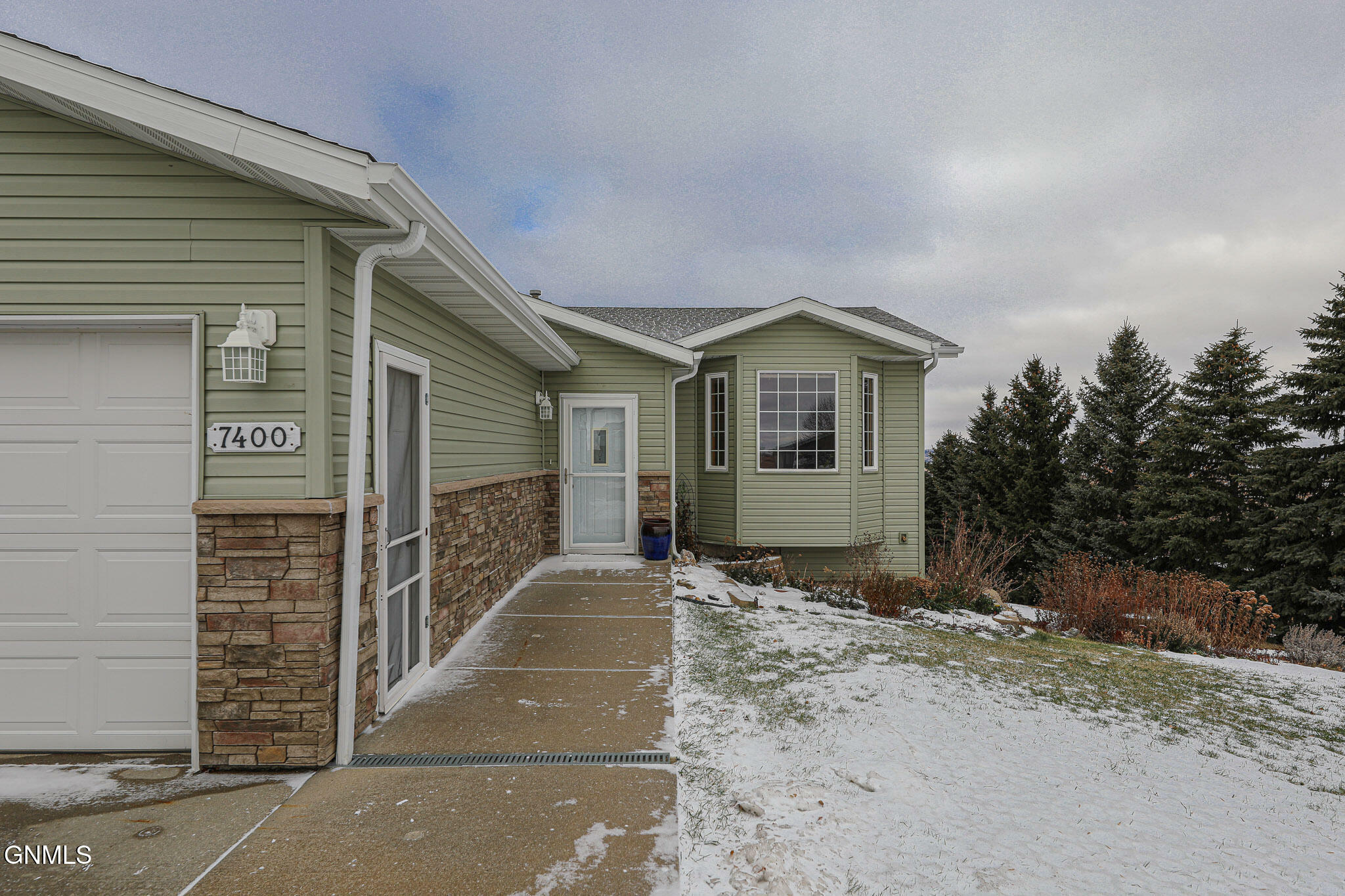 Property Photo:  7400 Alpine Lane  ND 58503 