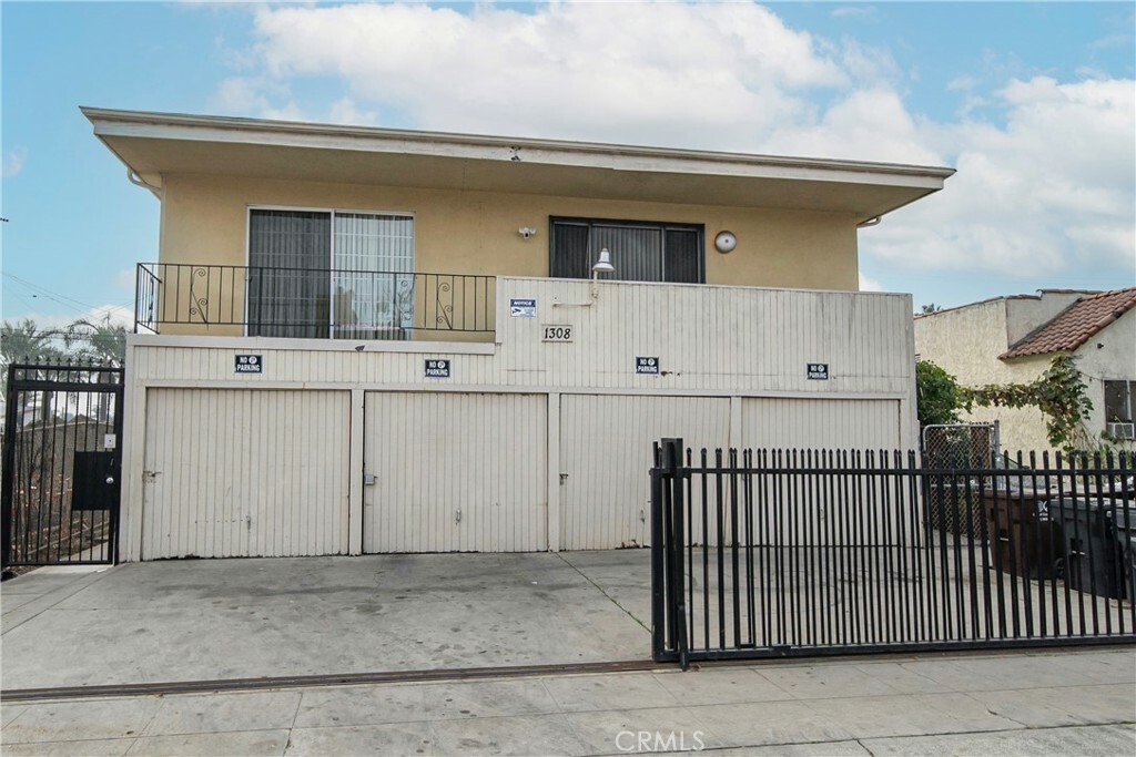 Property Photo:  1308 E Oaks Street C  CA 90221 