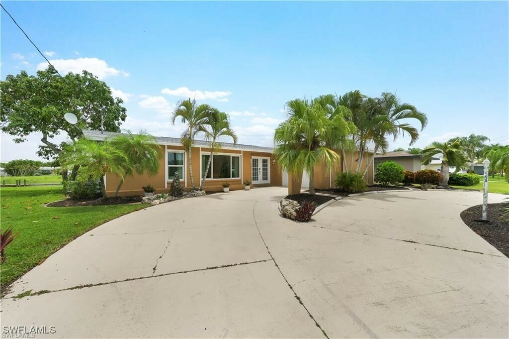 Property Photo:  3105 SE 18th Avenue  FL 33904 