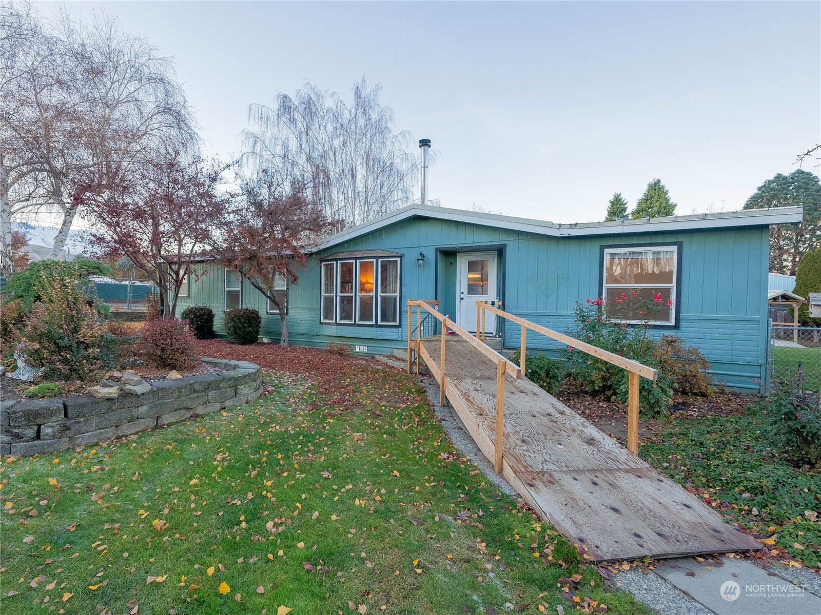 Property Photo:  1506 1/2  Maple St  WA 98801 