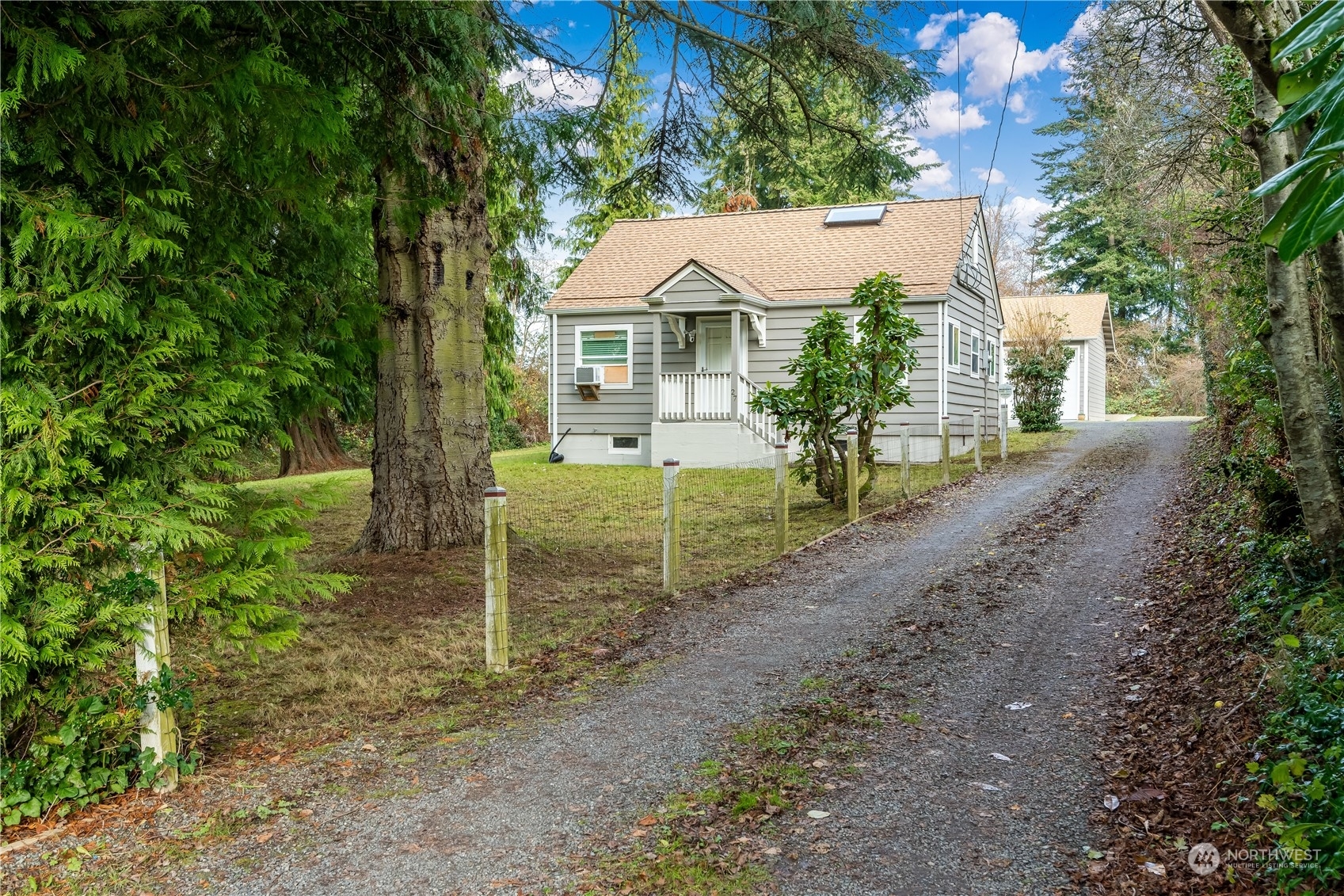 Property Photo:  27 W McGill Avenue  WA 98204 