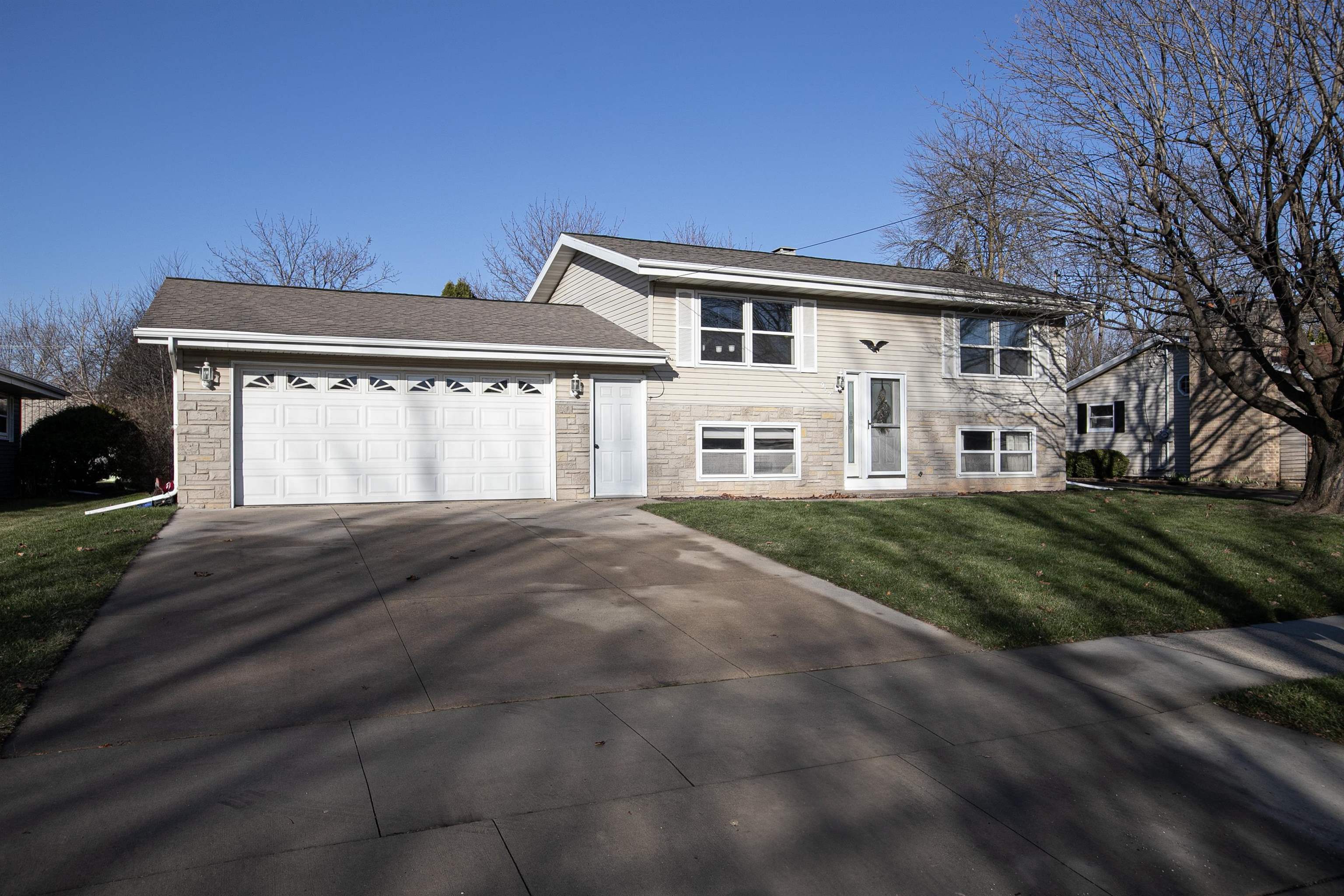 Property Photo:  952 London Street  WI 54952 