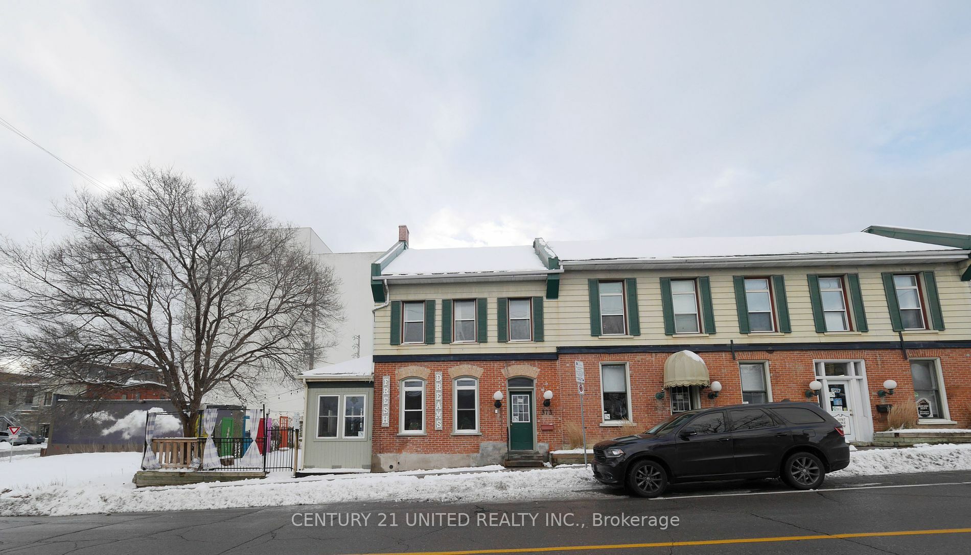 Property Photo:  373A Queen St  ON K9H 3J7 