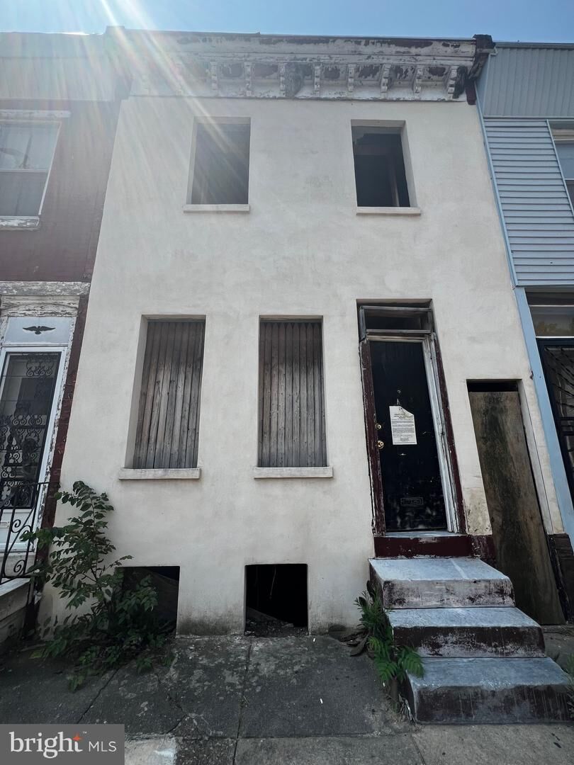 Property Photo: 904 W Arizona Street PA 19133