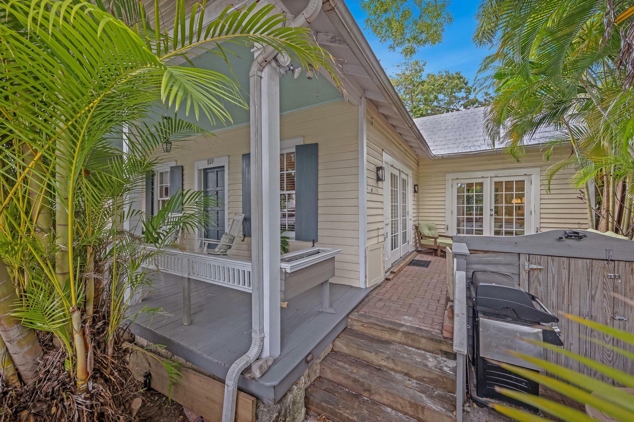 Property Photo:  809 Southard Street  FL 33040 