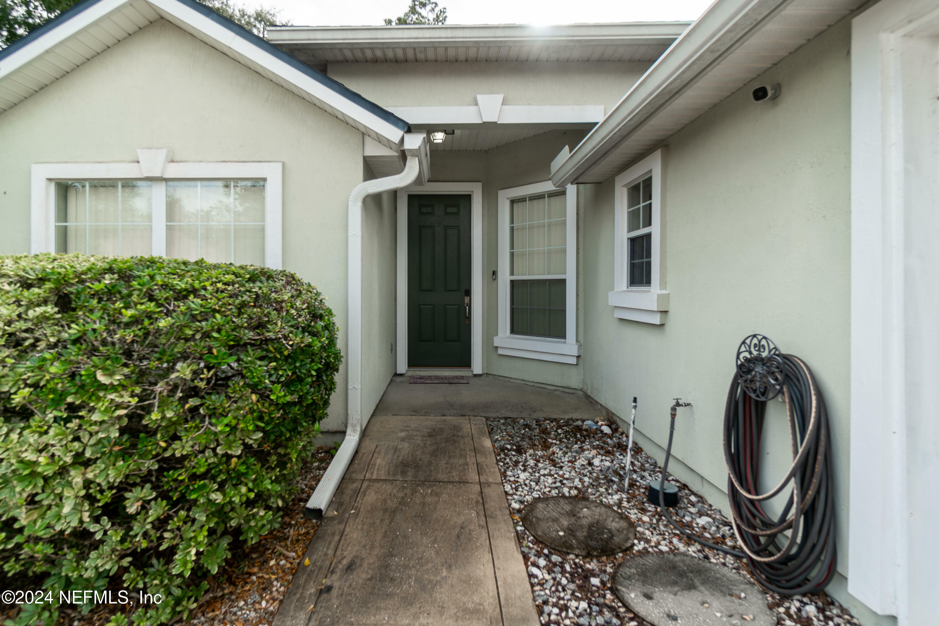 Property Photo:  947 Woodbridge Hollow Road N  FL 32218 