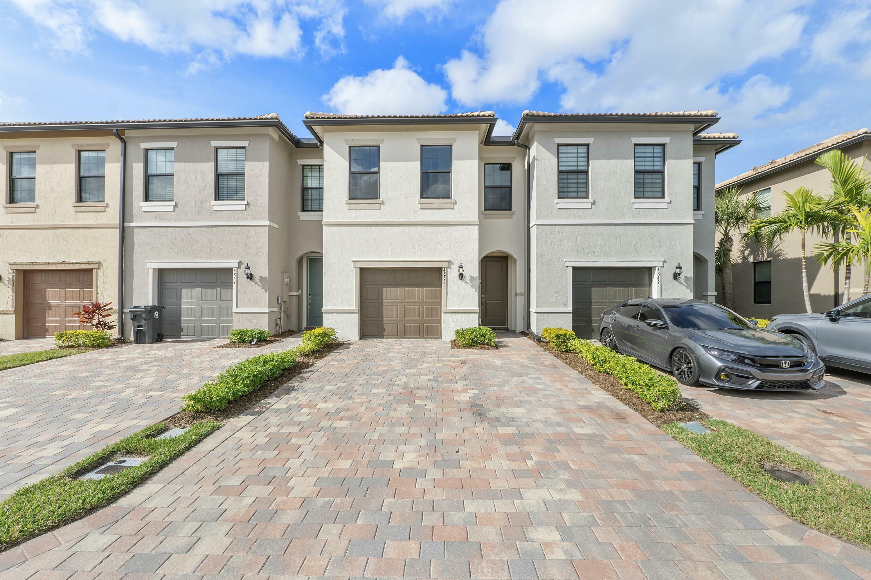 Property Photo: 4853 Chantilly Road FL 33467