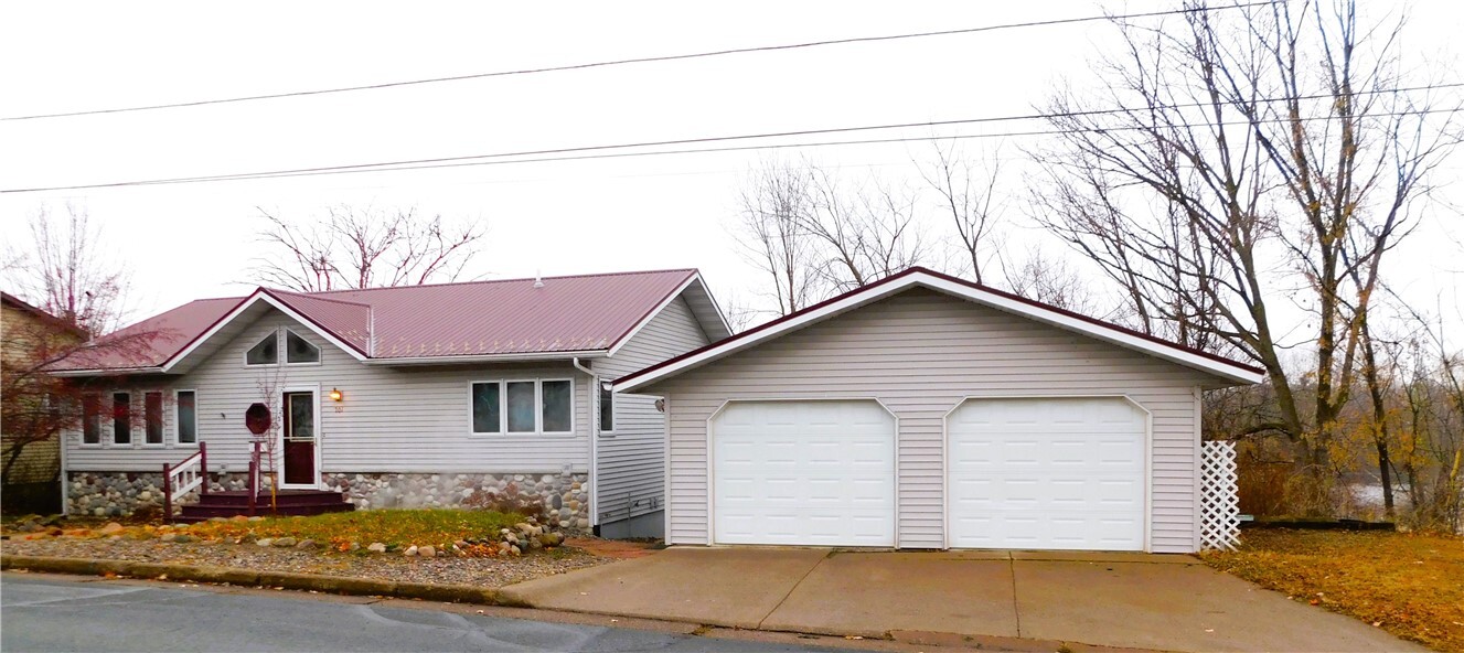 701 Lake Avenue E  Ladysmith WI 54848 photo