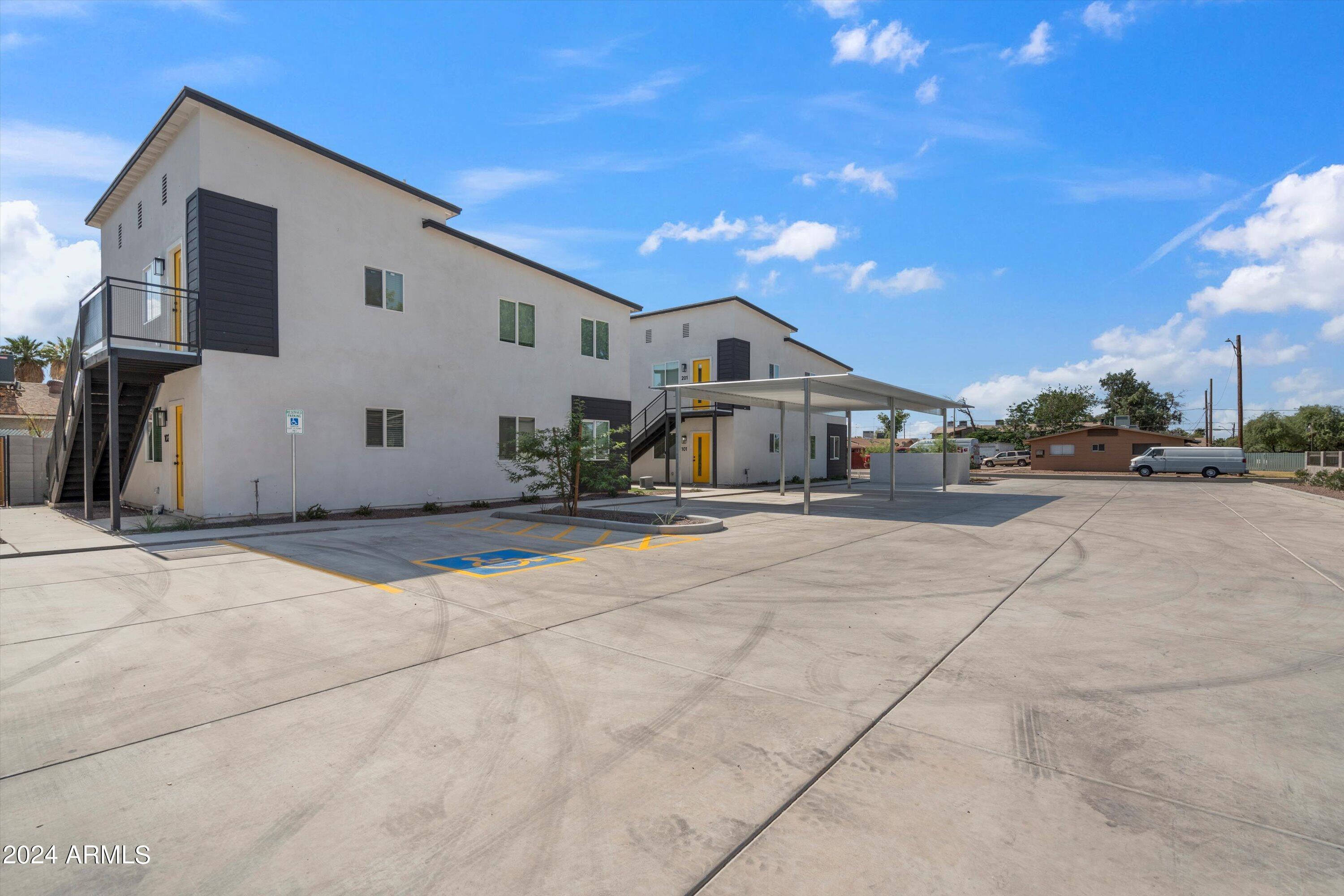 Property Photo: 2600 W State Avenue AZ 85051
