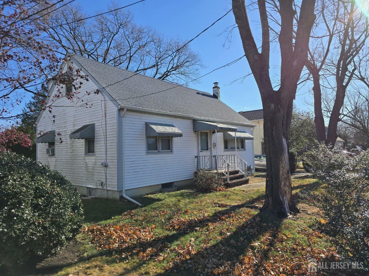 Property Photo:  105 Redwood Avenue  NJ 08817 