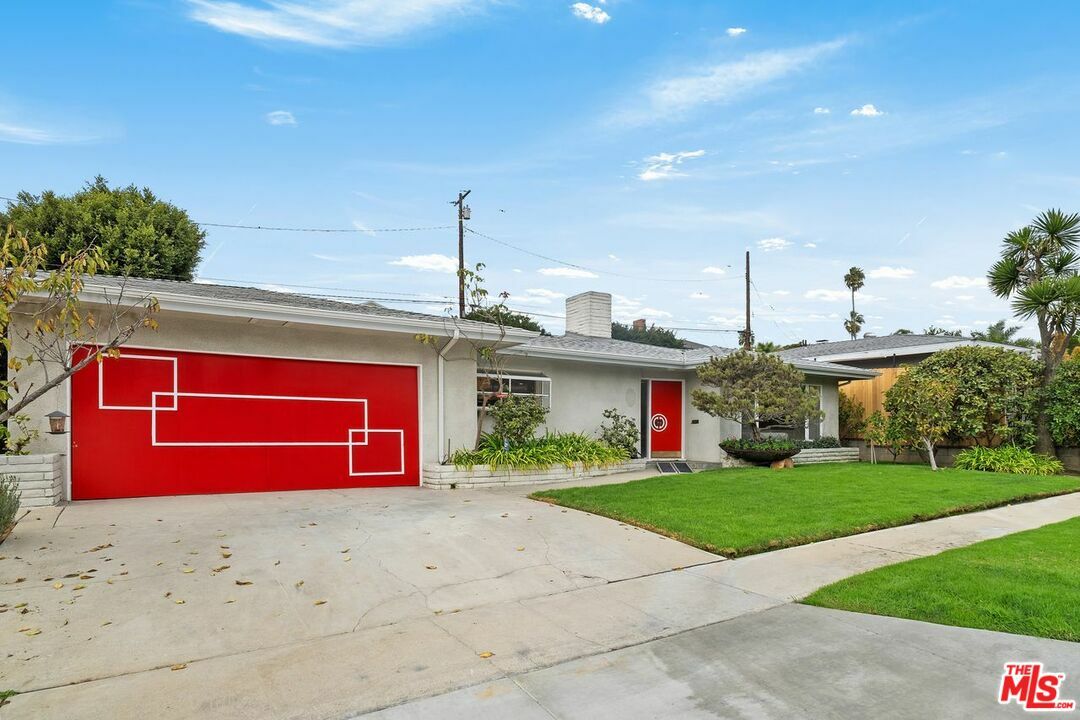 Property Photo:  5917  S Le Doux Rd  CA 90056 