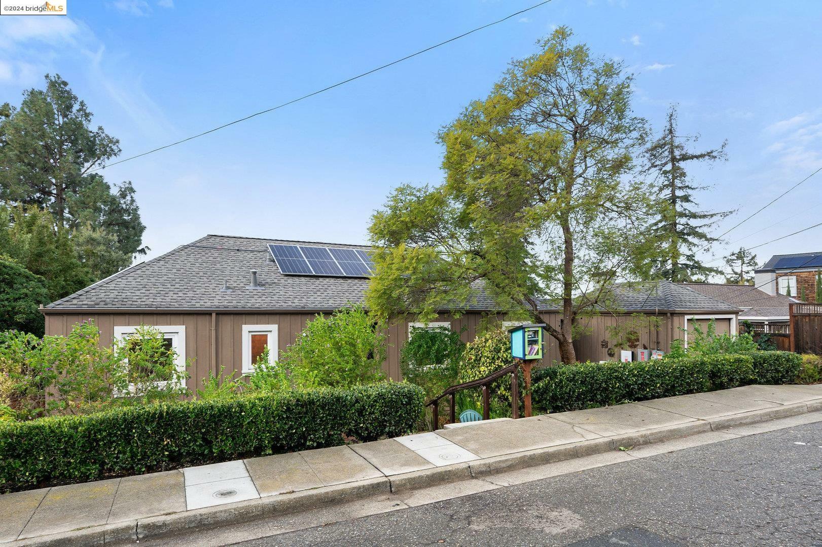 Property Photo:  4633 Davenport Ave  CA 94619 