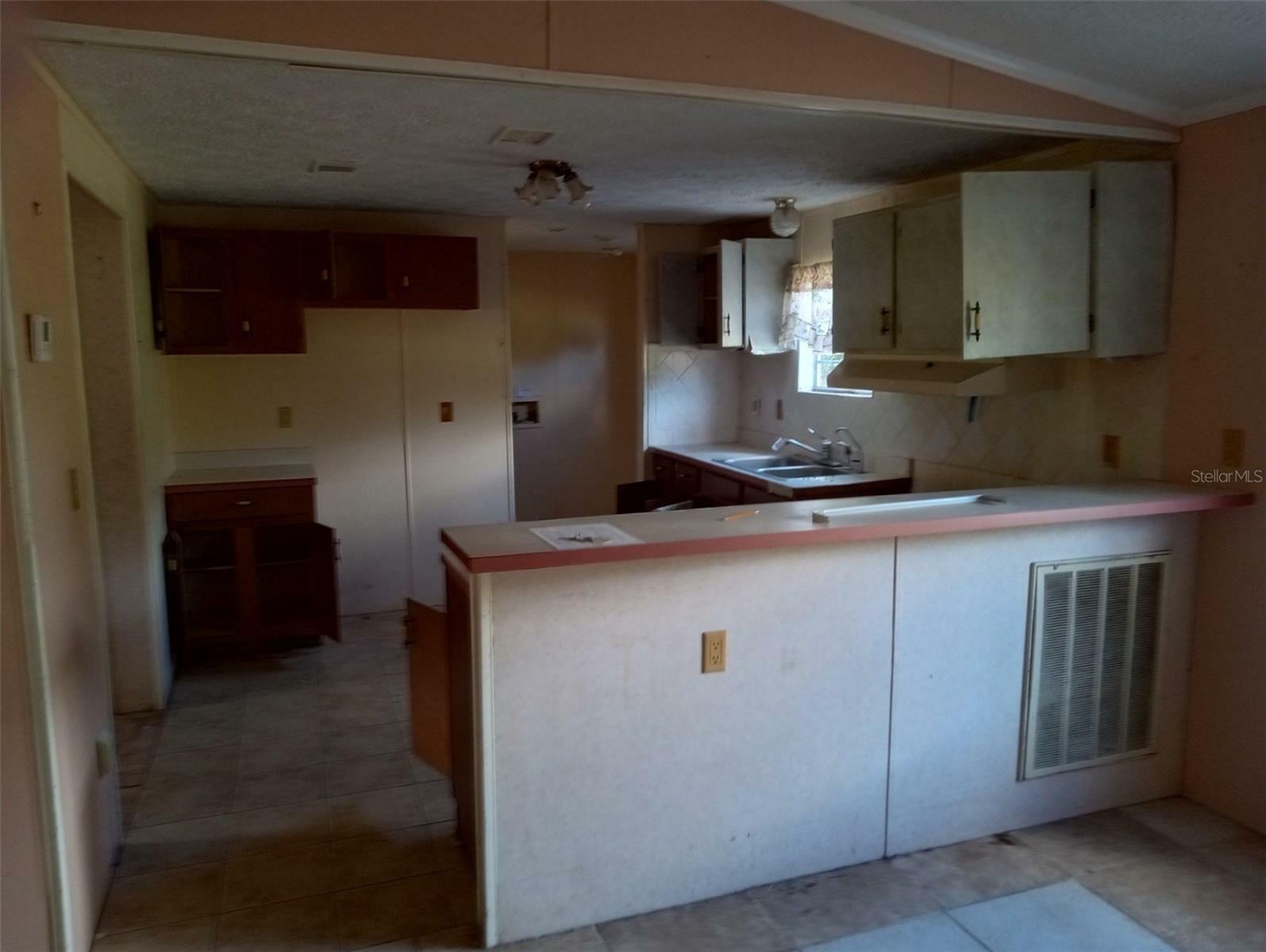 Property Photo:  4022 Carter Court  FL 33868 