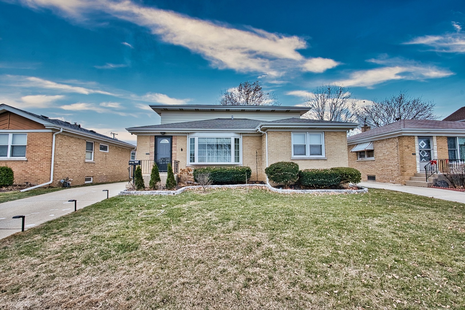 Property Photo:  8646 N Ozark Avenue  IL 60714 