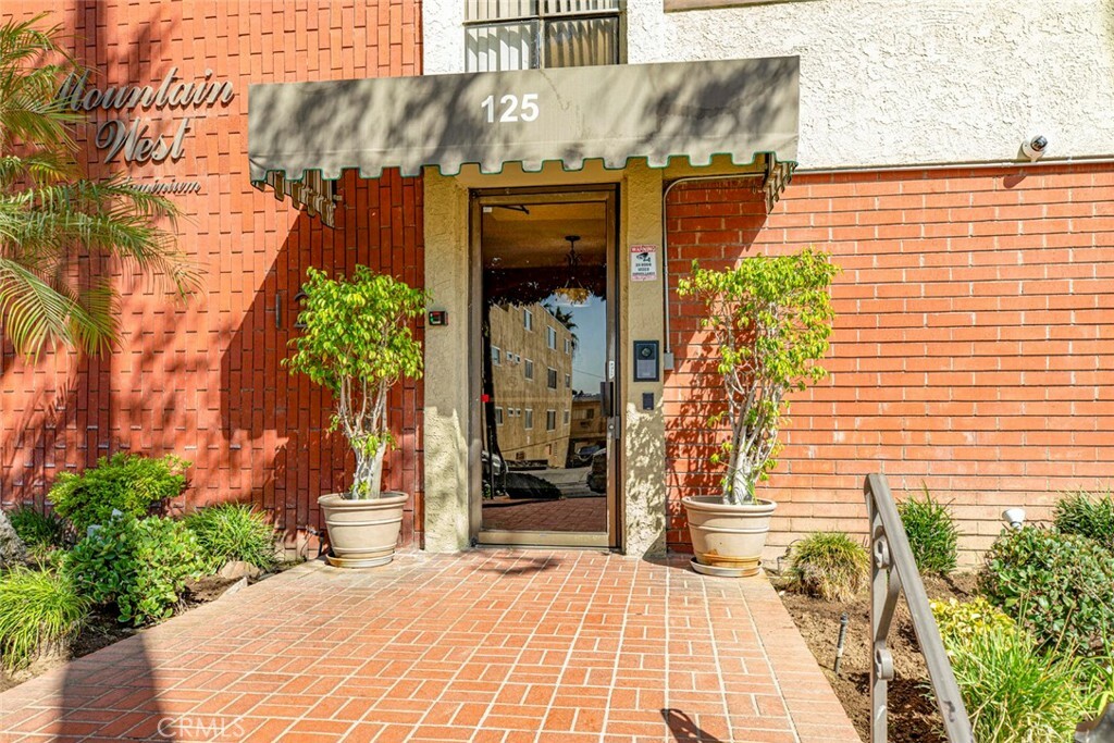 Property Photo:  125 W Mountain Street 303  CA 91202 