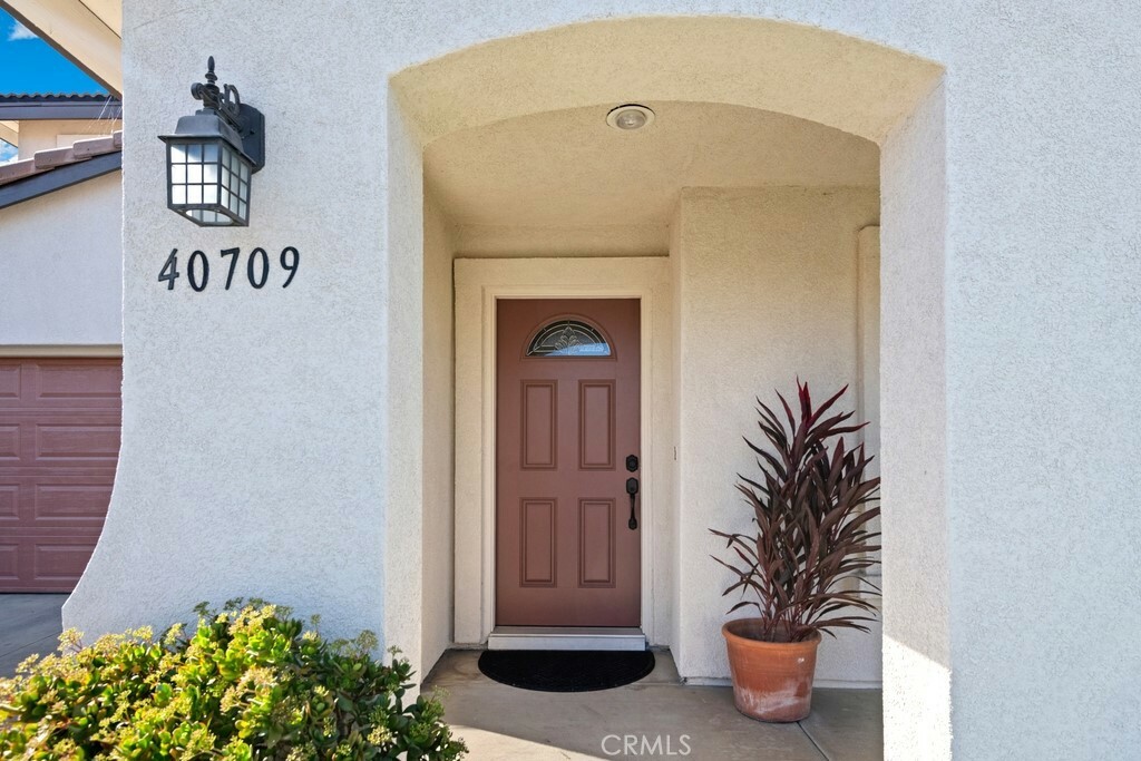 Property Photo:  40709 Cartier Street  CA 92563 