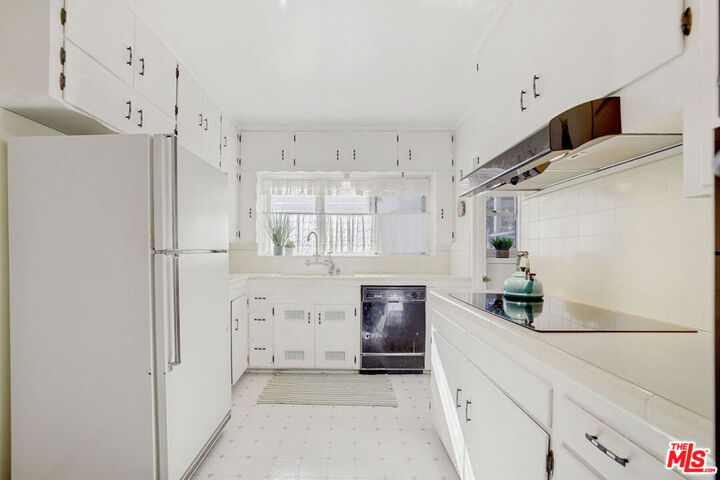 Property Photo: 3343 Shelby Drive CA 90034