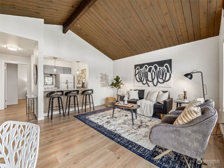 Property Photo:  6018  Lakeview Drive 201  WA 98033 
