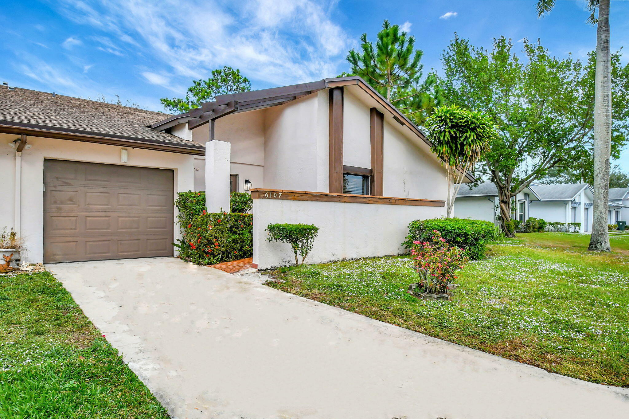 Property Photo: 6107 Elsinore Circle FL 33463