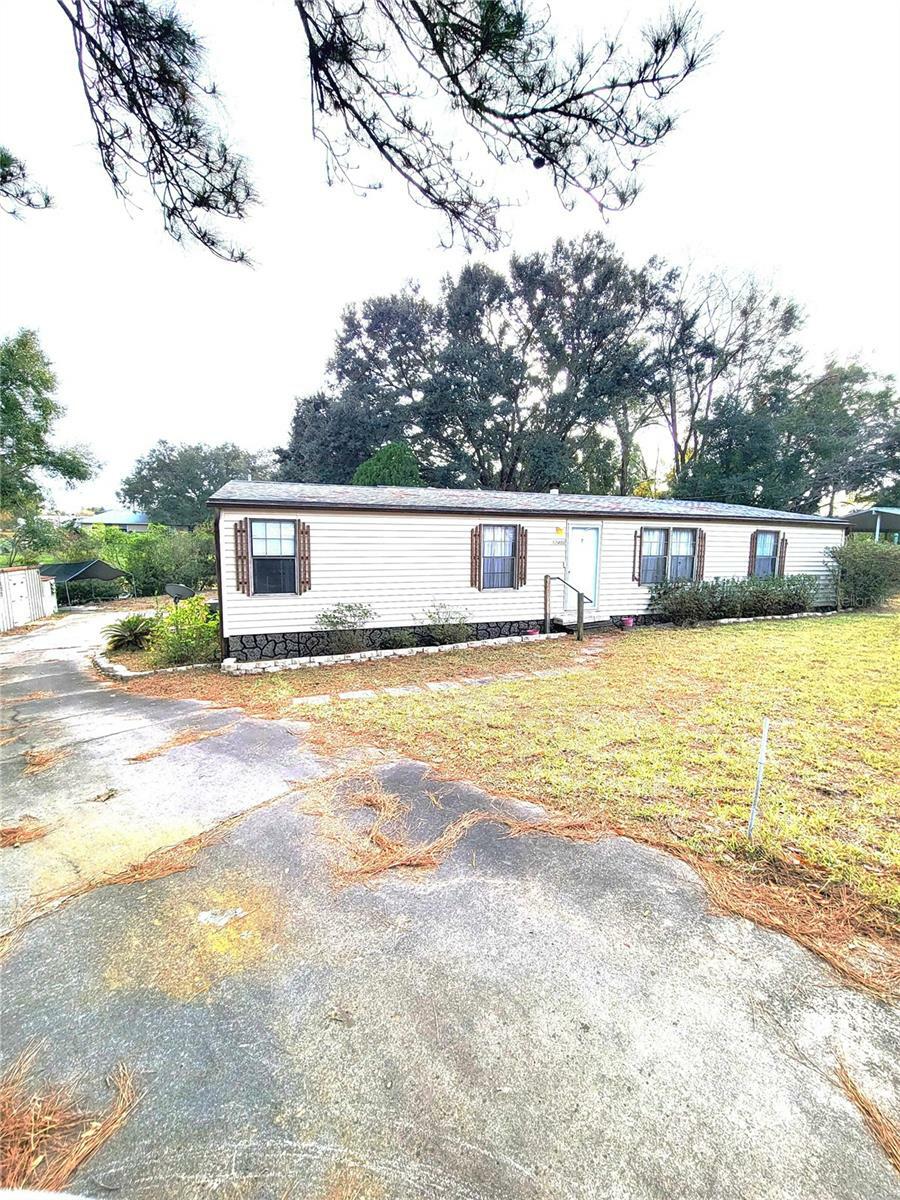 Property Photo:  17400 SE 35th Lane  FL 32179 