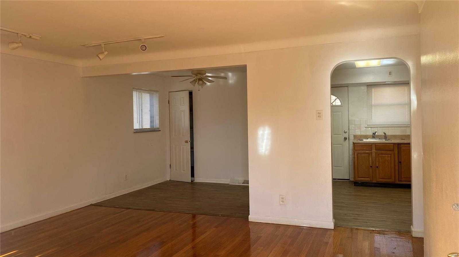 Property Photo:  500 North Elizabeth Ave  MO 63135 