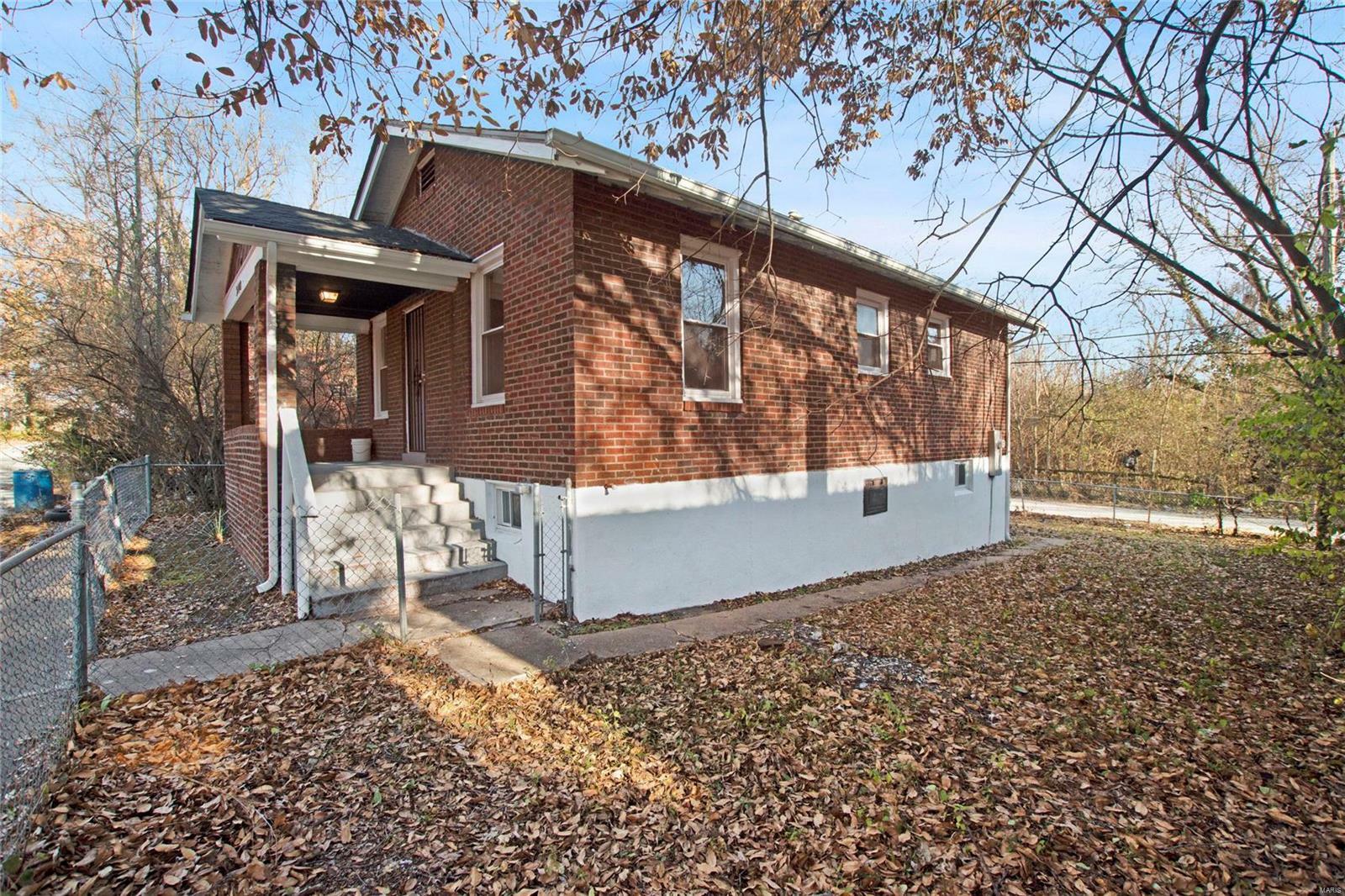 Property Photo:  2140 Crescent Avenue  MO 63121 