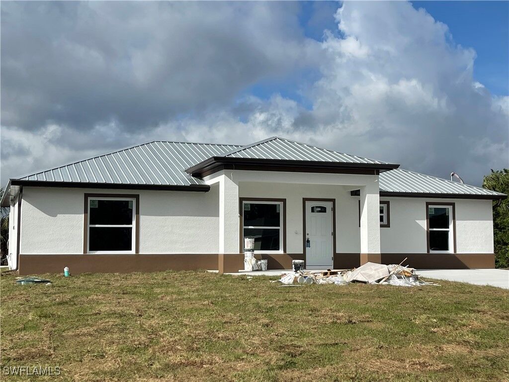 Property Photo: 3017 Marlin Circle FL 33935