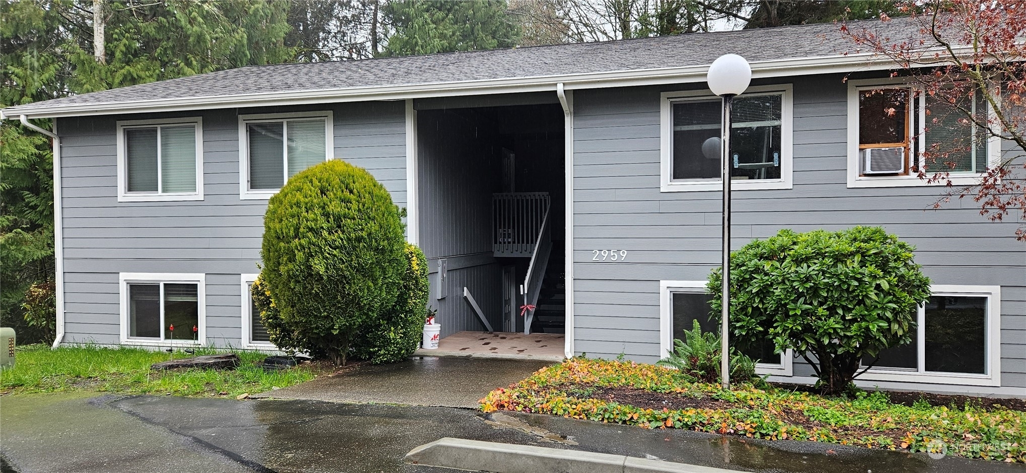 Property Photo: 2959 SE Mile Hill Drive D2 WA 98366