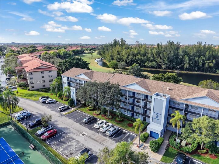 Property Photo: 900 SW 125th Way 304R FL 33027
