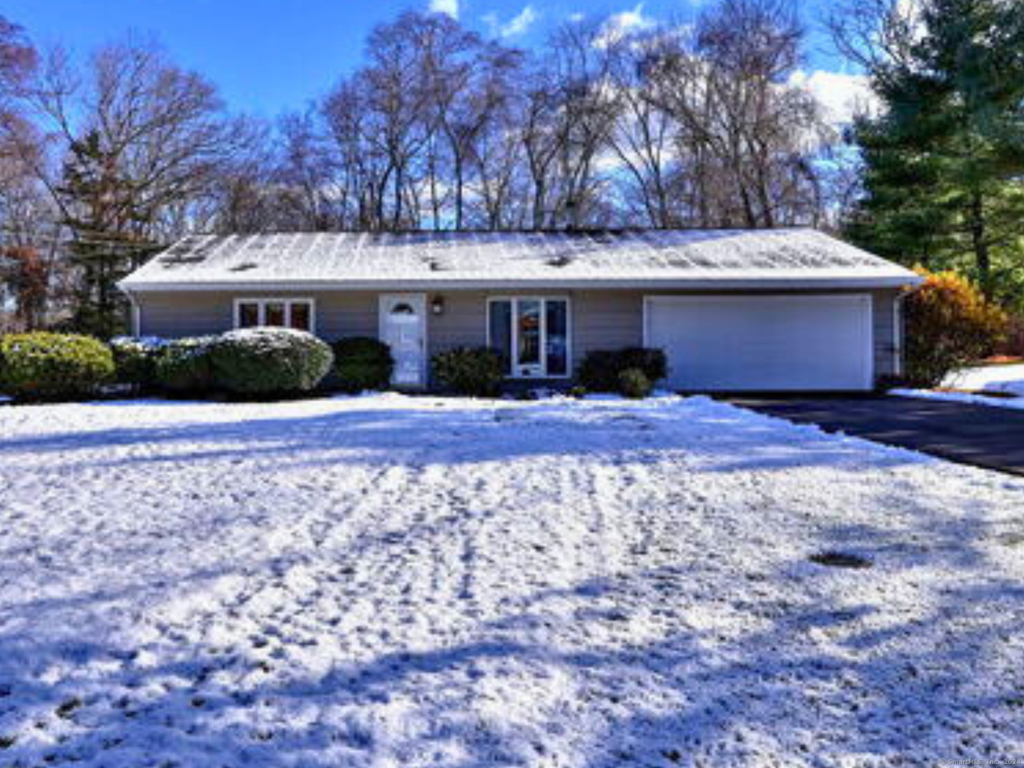 Property Photo:  33 Merrimac Drive  CT 06611 