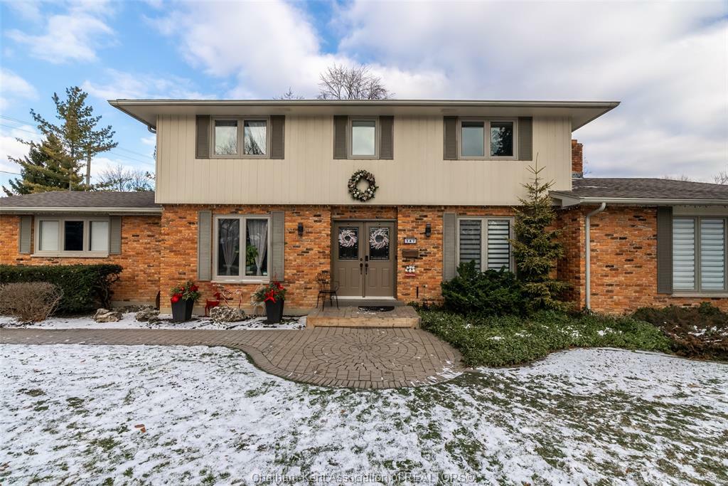 Photo de la propriété:  147 Crystal Drive  ON N7M 3C8 