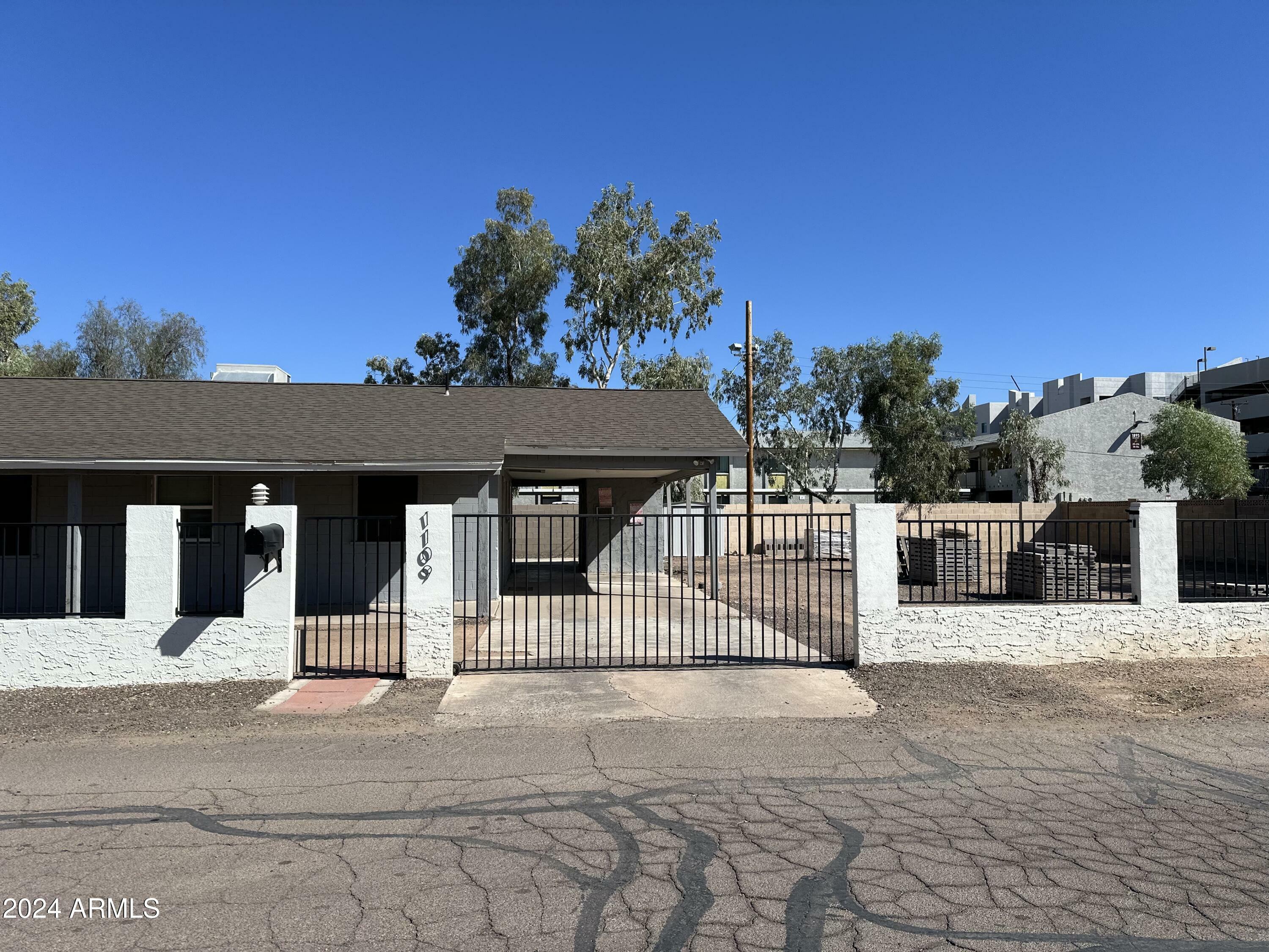 Property Photo:  1109 S Stratton Lane S  AZ 85281 