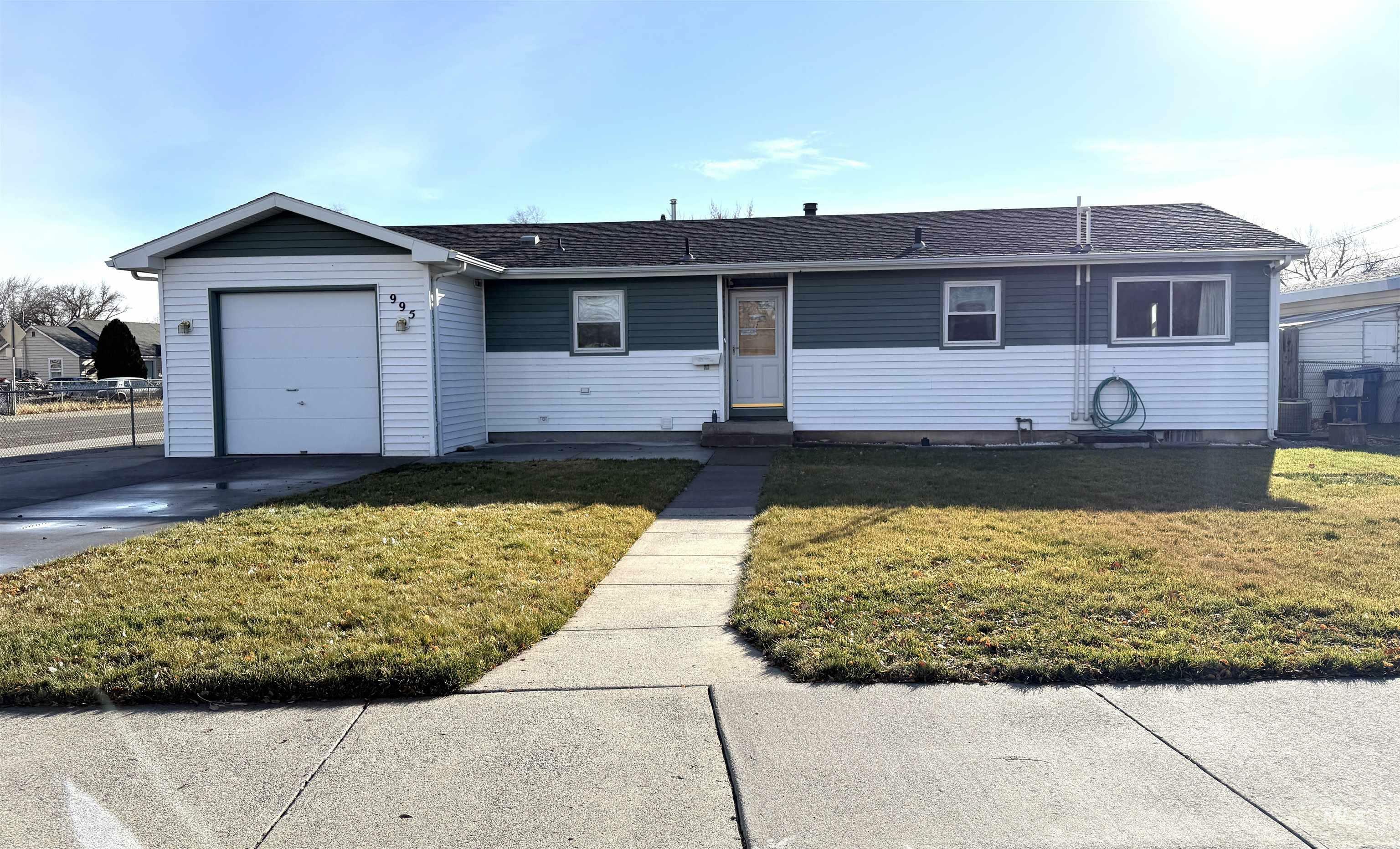 Property Photo: 995 E 11th N ID 83647