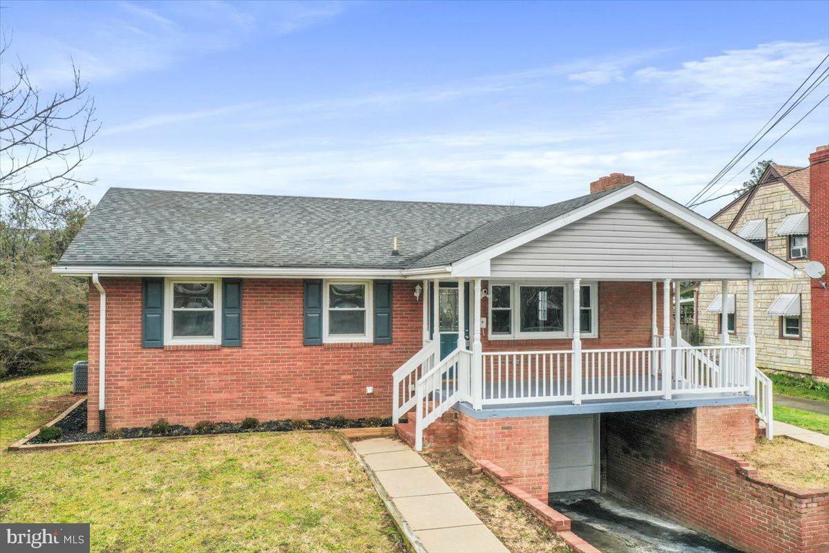 Property Photo:  421 W 14th Street  VA 22630 