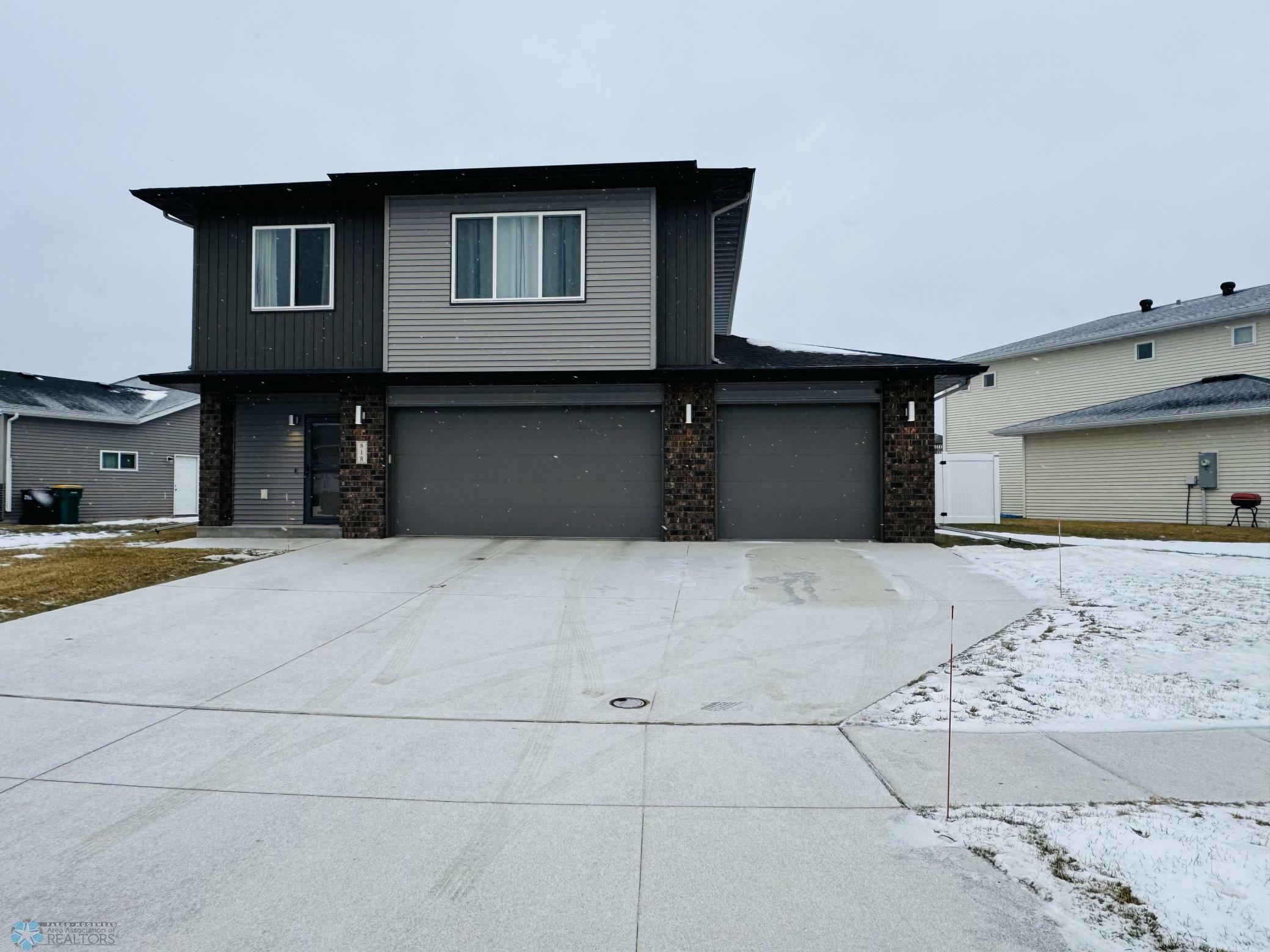 Property Photo:  818 Albert Drive W  ND 58078 