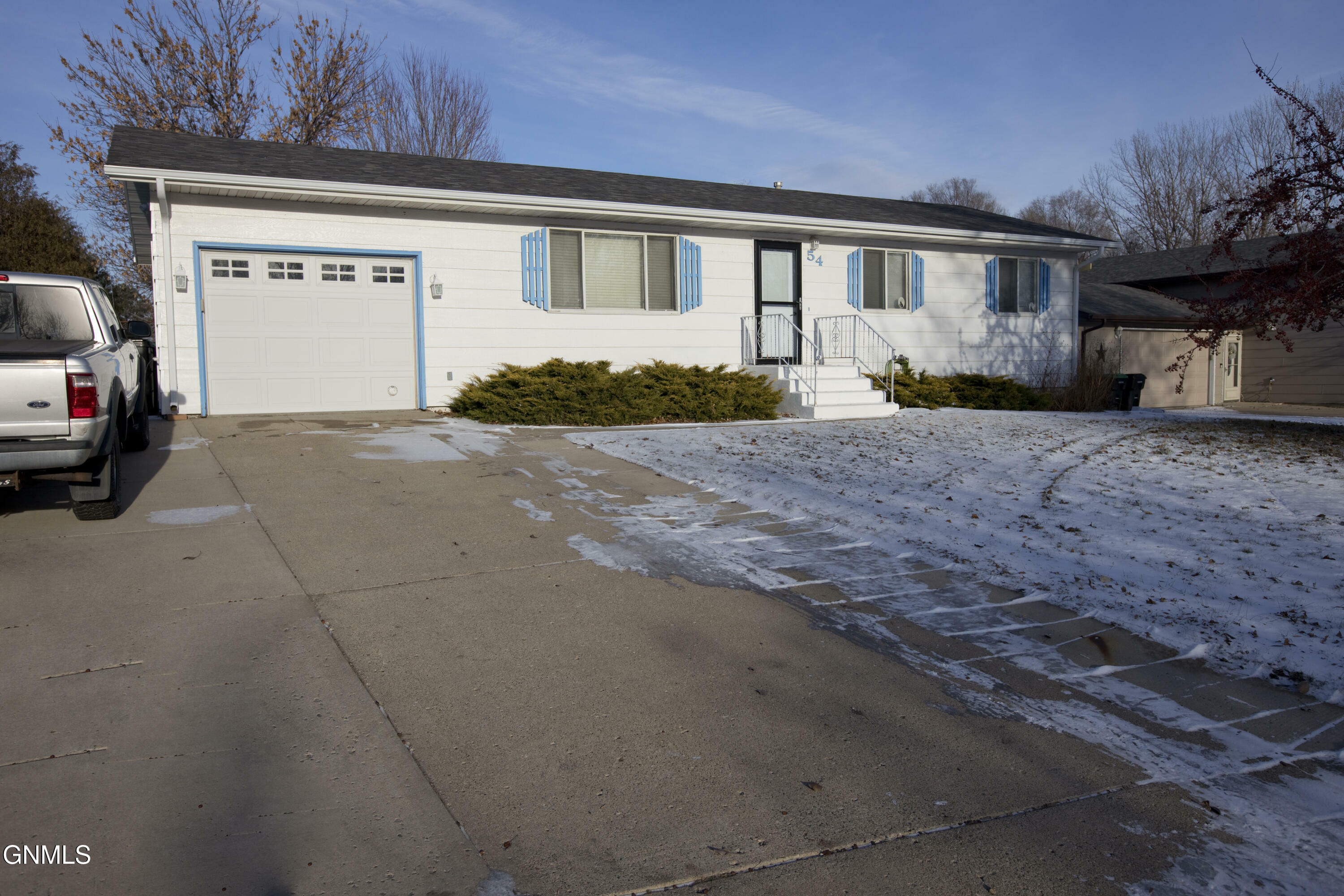 Property Photo:  54 Benteen Drive  ND 58504 