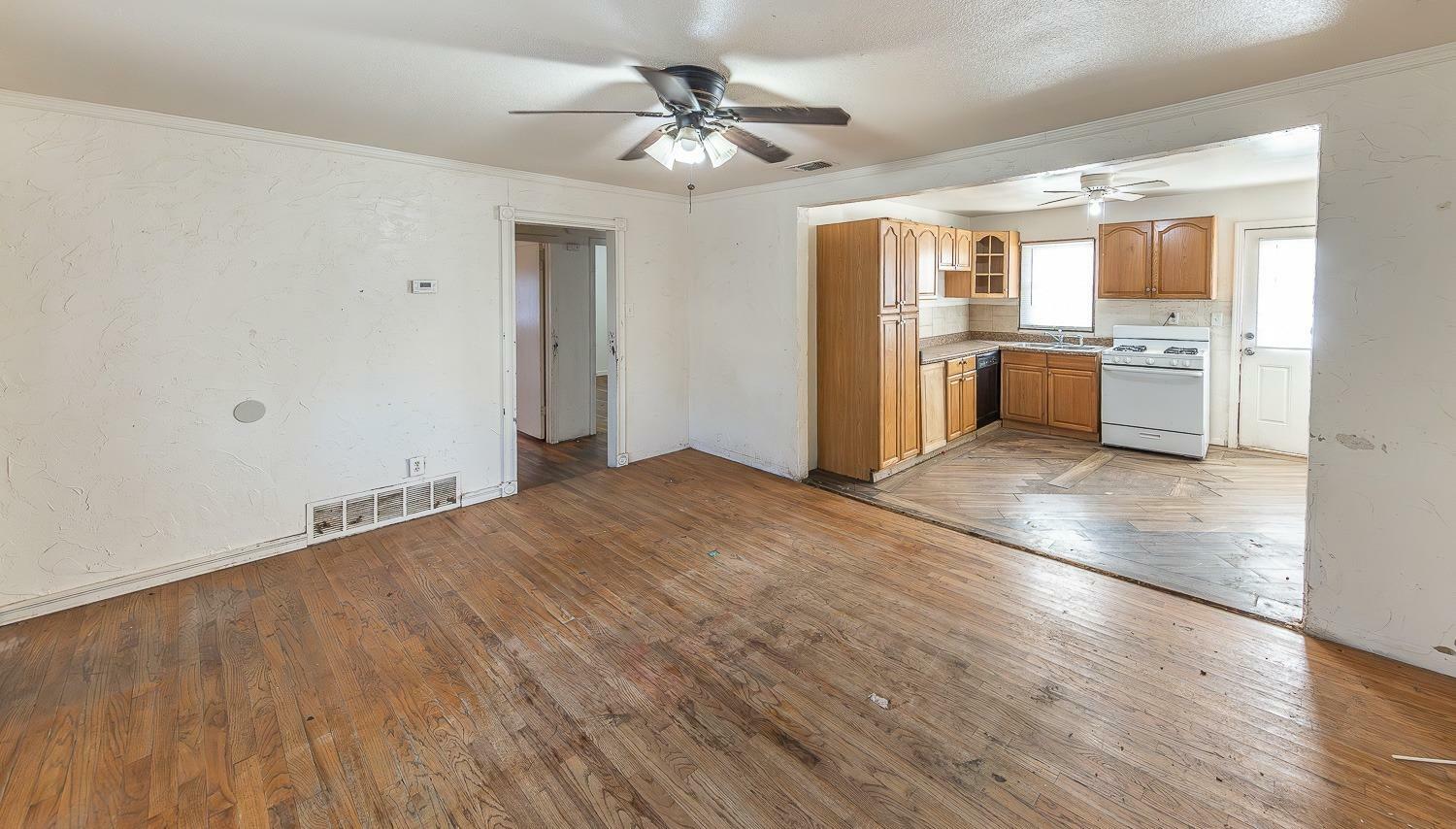 Property Photo:  3307 Erskine Street  TX 79415 