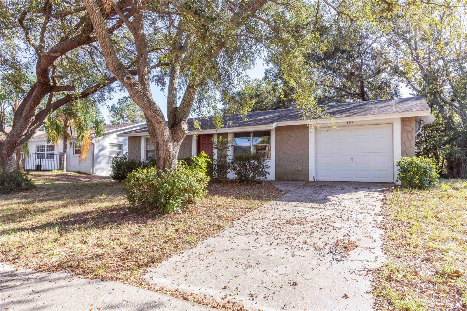 Property Photo:  1311 Crossbow Lane  FL 34689 