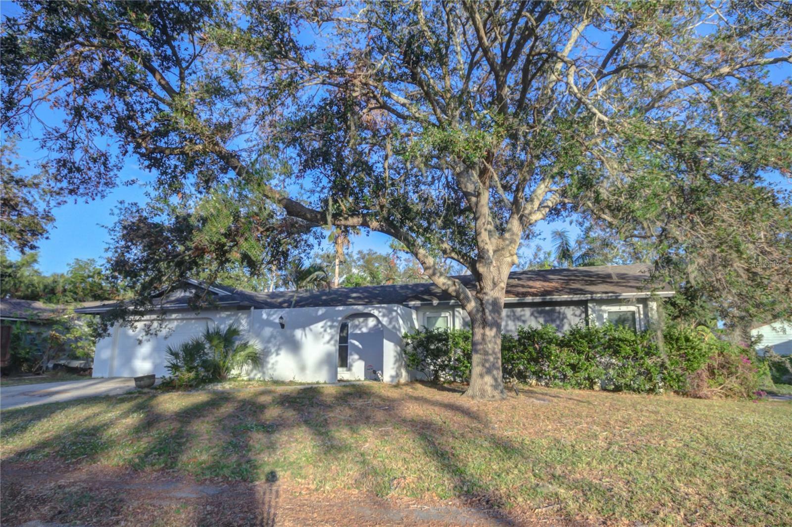 Property Photo:  3207 Woodmont Drive  FL 34232 