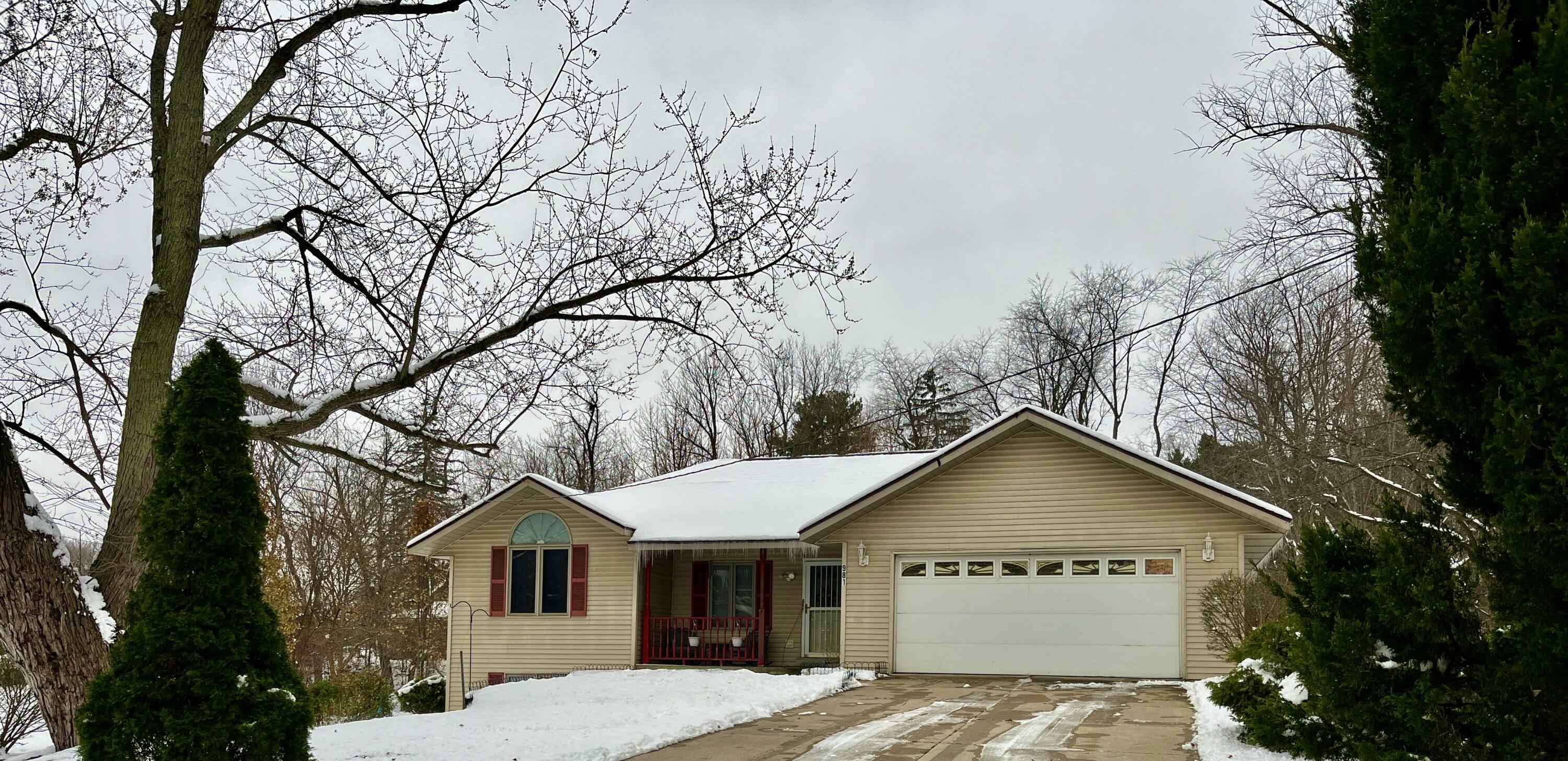 Property Photo:  981 Shadybrook Drive  MI 49424 