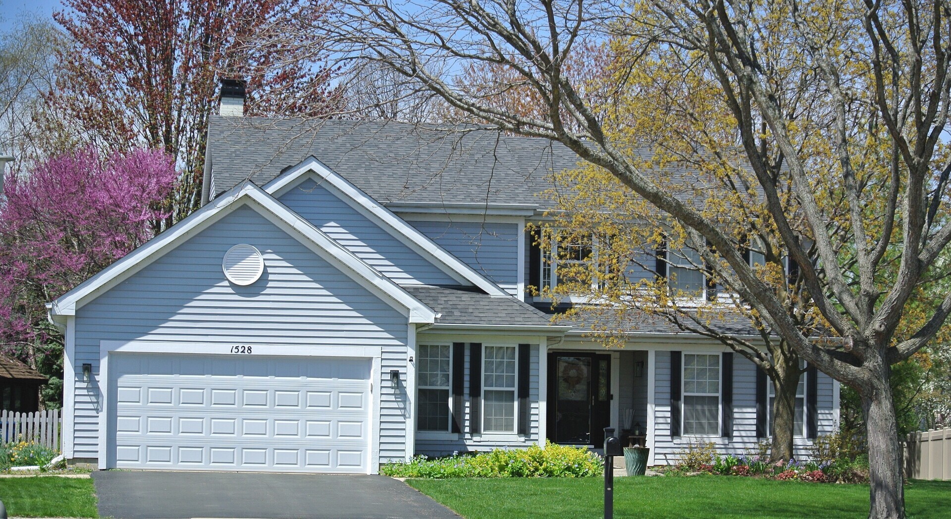 Property Photo: 1528 Derby Lane IL 60103