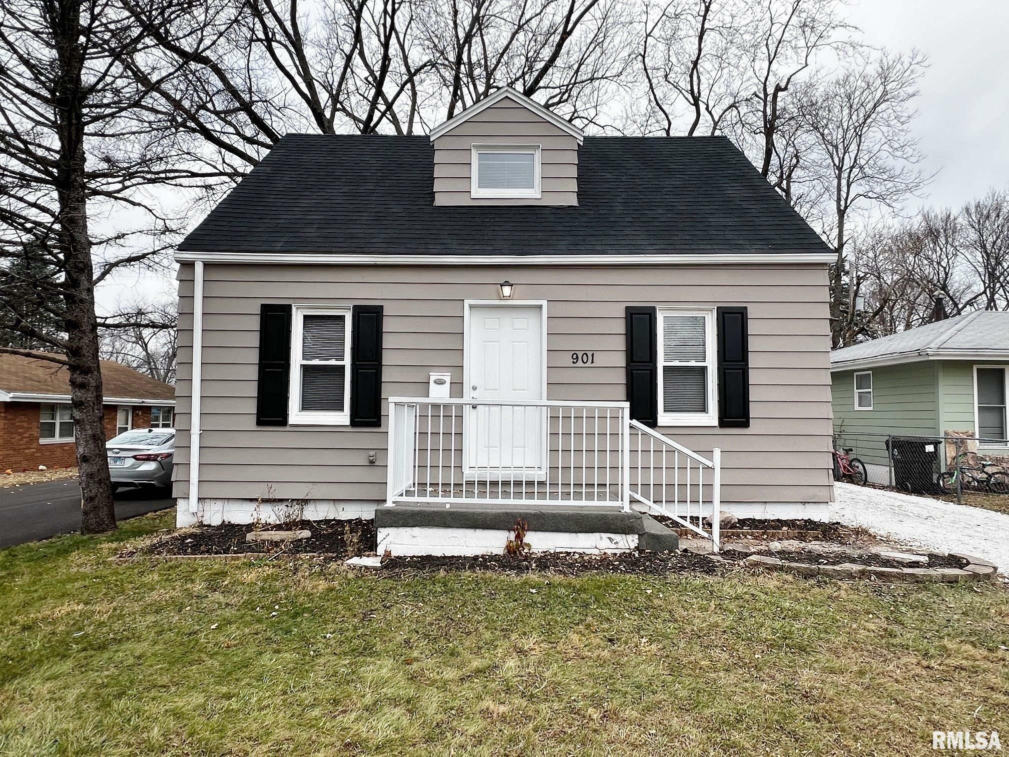 Property Photo:  901 E Tripp Avenue  IL 61603 