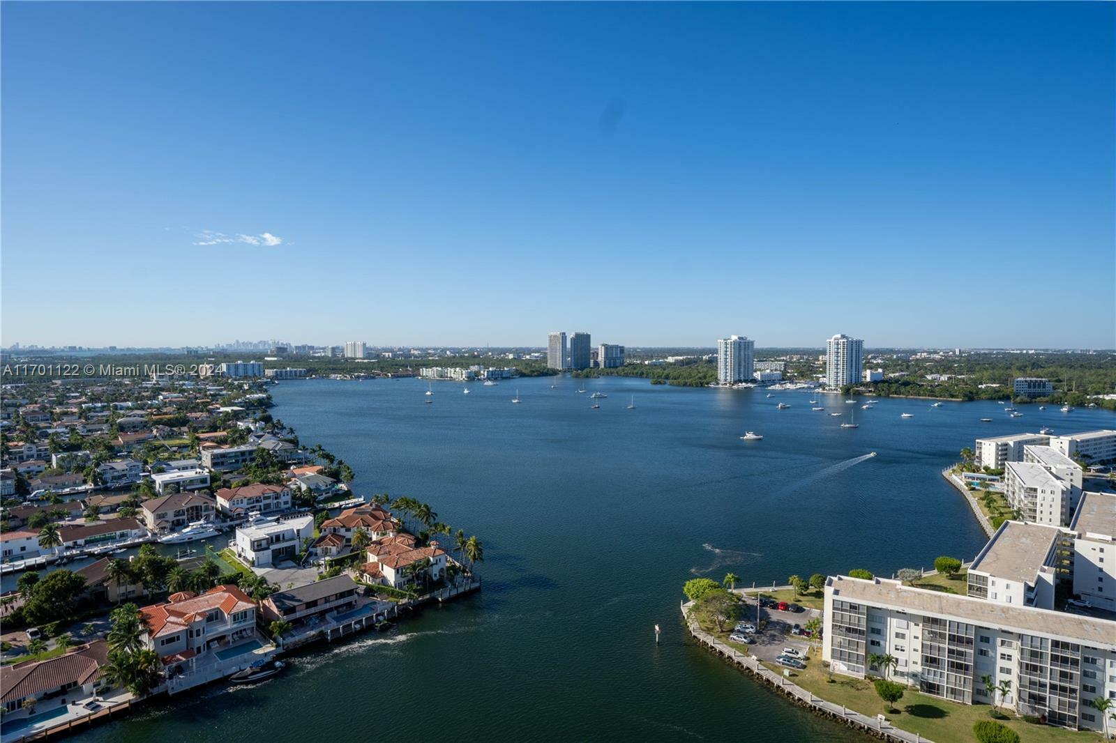 Property Photo:  1000 W Island Blvd 2611  FL 33160 